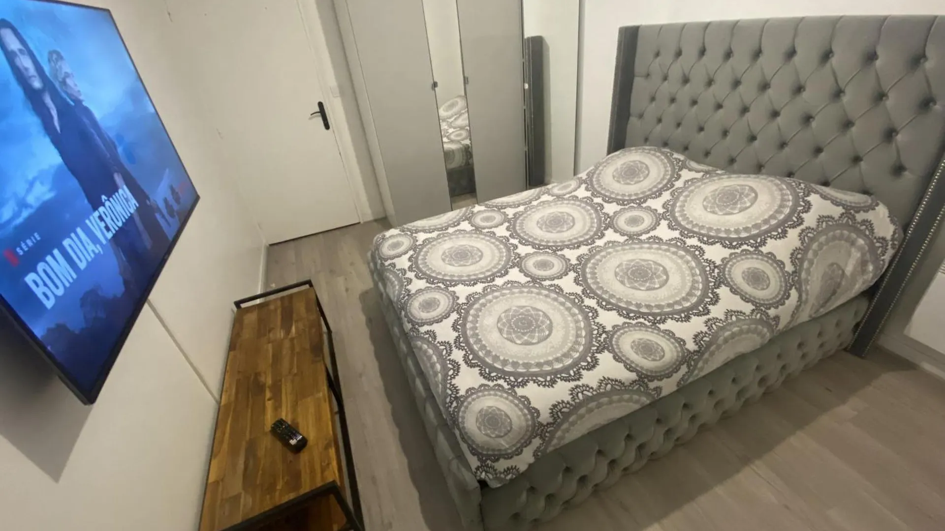Chambre Dans Duplex - Paris 12 בית הארחה
